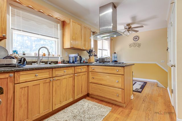 23W073 Dickens Avenue, Glen Ellyn, IL 60137