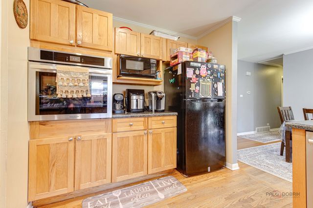 23W073 Dickens Avenue, Glen Ellyn, IL 60137
