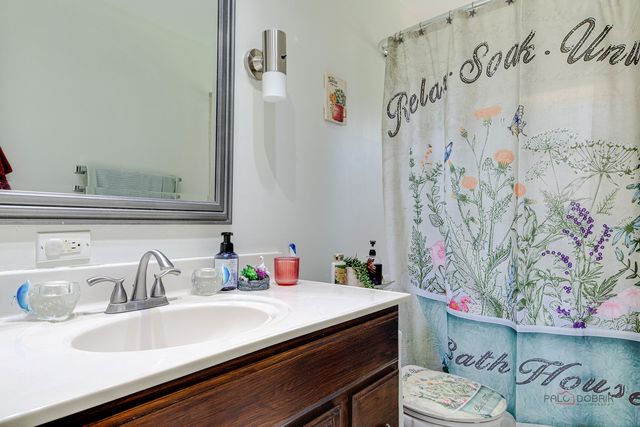 23W073 Dickens Avenue, Glen Ellyn, IL 60137