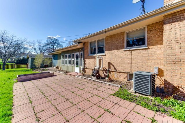 23W073 Dickens Avenue, Glen Ellyn, IL 60137