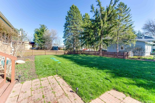 23W073 Dickens Avenue, Glen Ellyn, IL 60137