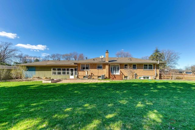 23W073 Dickens Avenue, Glen Ellyn, IL 60137