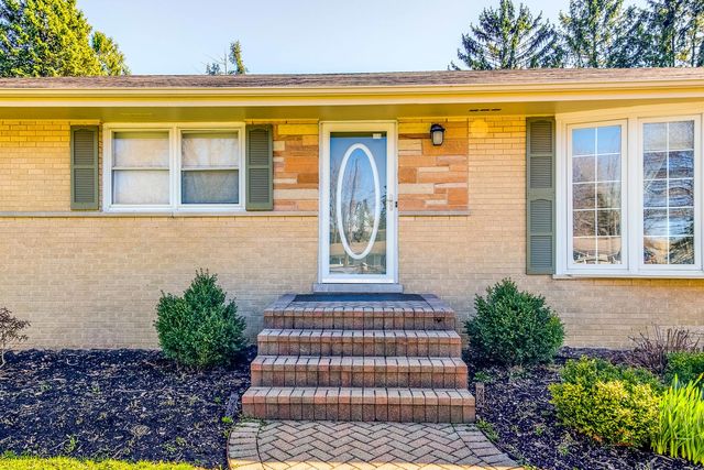 23W073 Dickens Avenue, Glen Ellyn, IL 60137