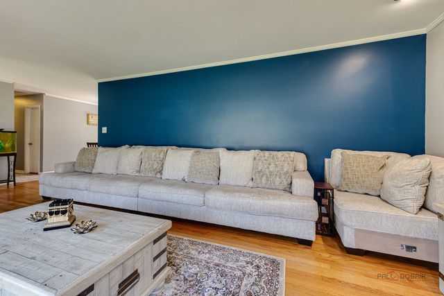 23W073 Dickens Avenue, Glen Ellyn, IL 60137