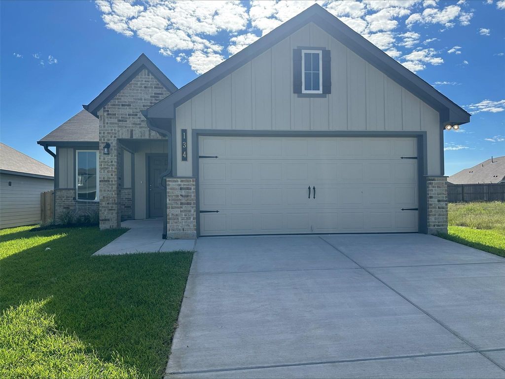 134 Lacebark Loop, Huntsville, TX 77320