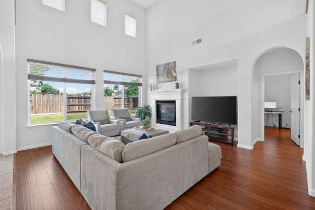 10250 Canadeo Cir, Elk Grove, CA 95757