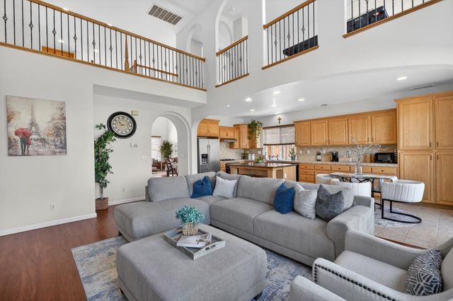 10250 Canadeo Cir, Elk Grove, CA 95757