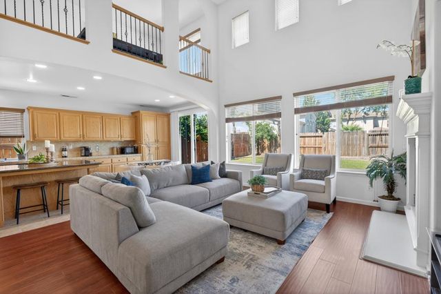 10250 Canadeo Cir, Elk Grove, CA 95757