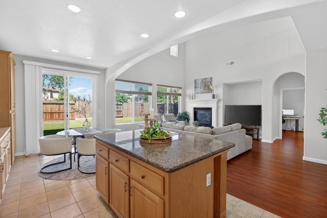 10250 Canadeo Cir, Elk Grove, CA 95757