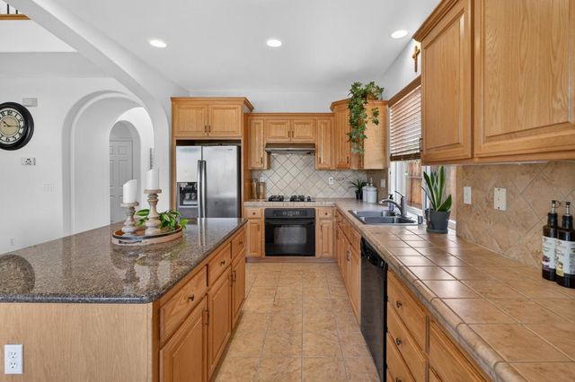 10250 Canadeo Cir, Elk Grove, CA 95757