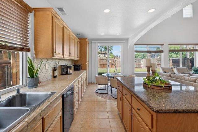 10250 Canadeo Cir, Elk Grove, CA 95757