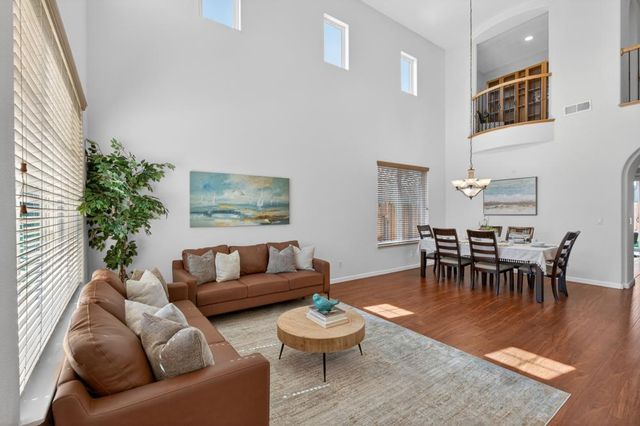 10250 Canadeo Cir, Elk Grove, CA 95757