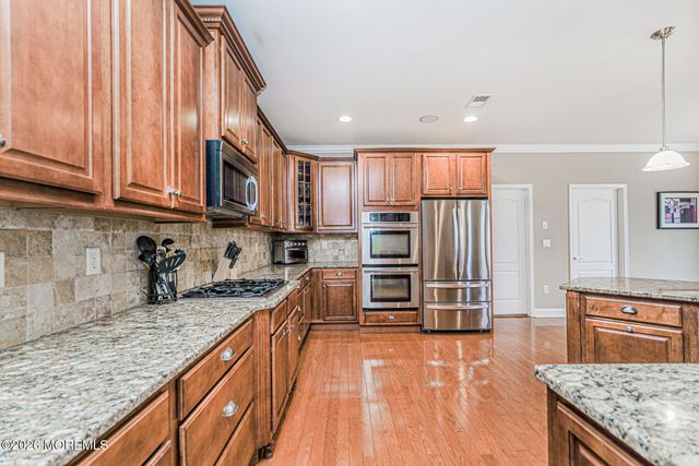 15 Cornwallis Court, Manalapan, NJ 07726