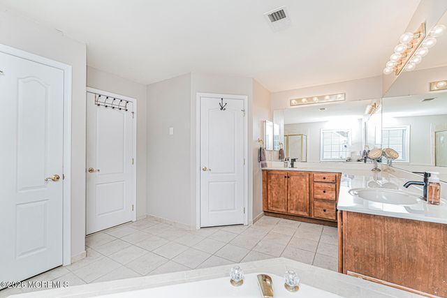 15 Cornwallis Court, Manalapan, NJ 07726