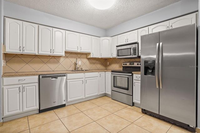 2720 S SUNRISE COURT 2, Orlando, FL 32806