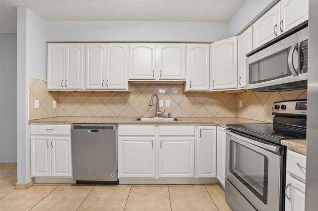 2720 S SUNRISE COURT 2, Orlando, FL 32806