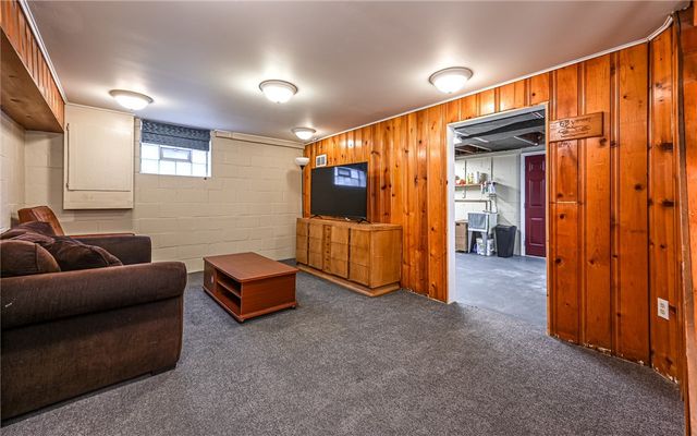 107 Hoffman St, Shaler, PA 15116