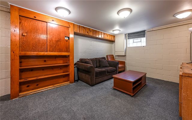 107 Hoffman St, Shaler, PA 15116