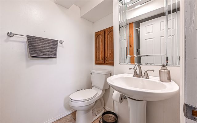 107 Hoffman St, Shaler, PA 15116