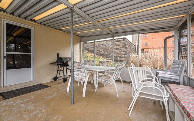 107 Hoffman St, Shaler, PA 15116