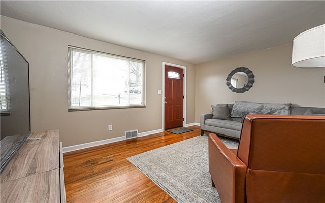 107 Hoffman St, Shaler, PA 15116