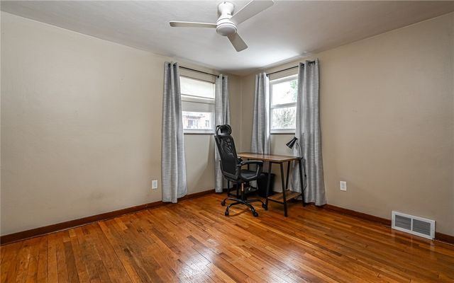 107 Hoffman St, Shaler, PA 15116