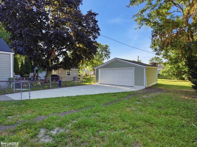 17800 Wexford Street, Roseville, MI 48066