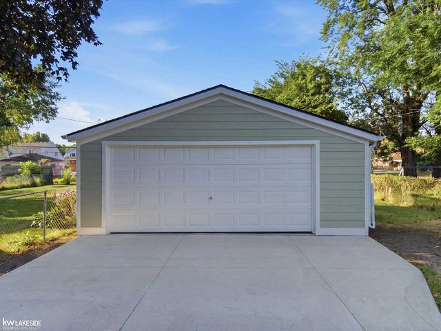 17800 Wexford Street, Roseville, MI 48066