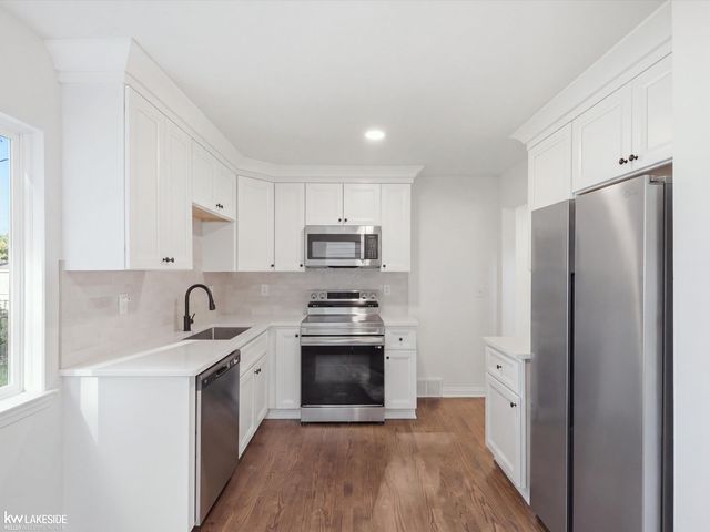 17800 Wexford Street, Roseville, MI 48066