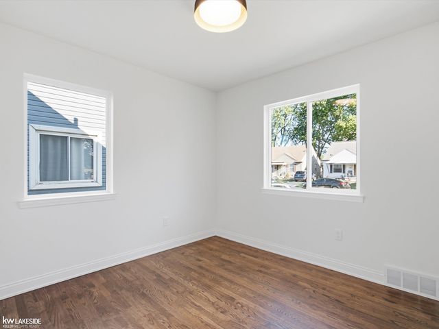 17800 Wexford Street, Roseville, MI 48066