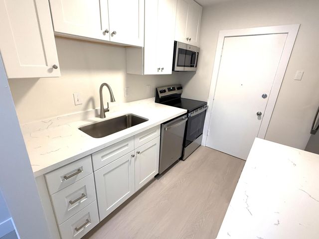 2220 NE 68 Street 1007, Fort Lauderdale, FL 33308