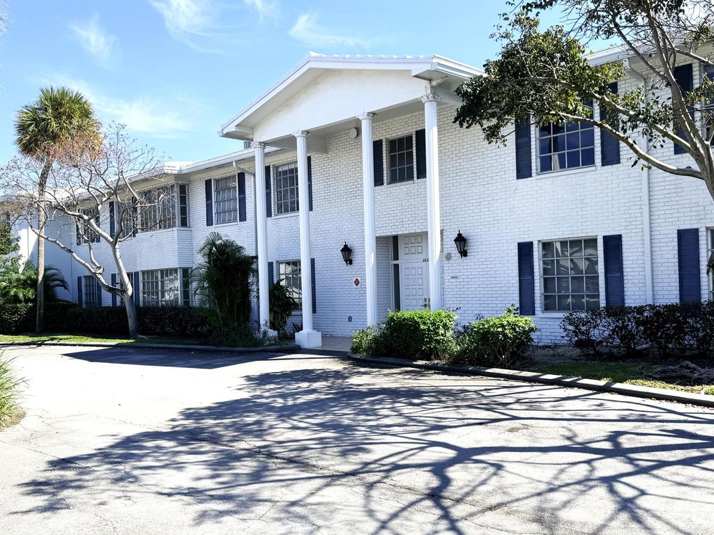 2220 NE 68 Street 1007, Fort Lauderdale, FL 33308