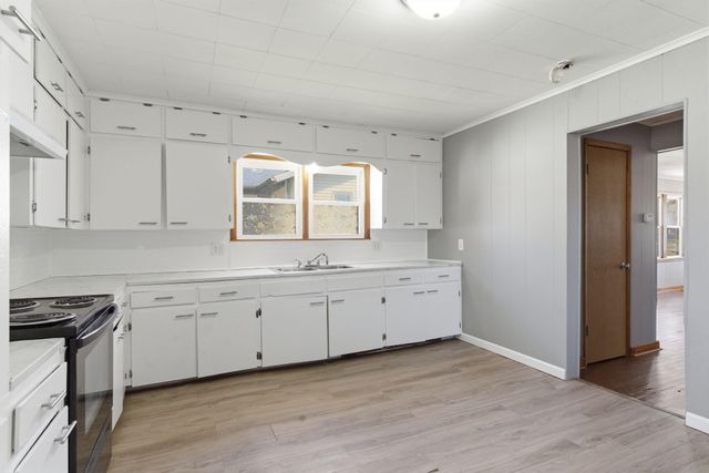 1335 W Elm Street, Springfield, MO 65806