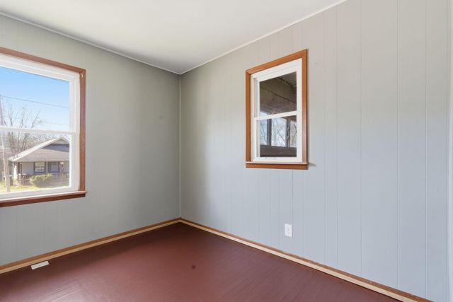 1335 W Elm Street, Springfield, MO 65806