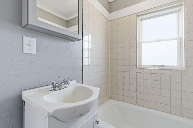 1335 W Elm Street, Springfield, MO 65806