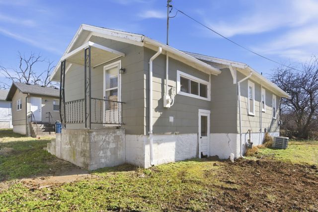 1335 W Elm Street, Springfield, MO 65806