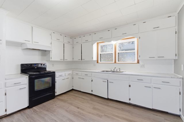 1335 W Elm Street, Springfield, MO 65806