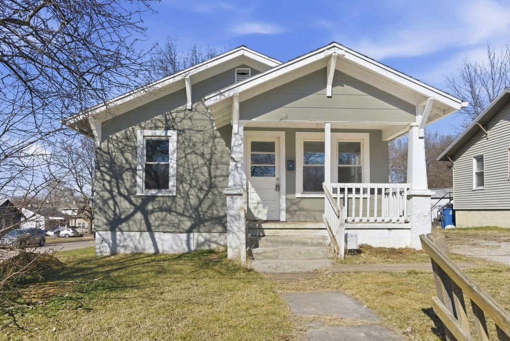 1335 W Elm Street, Springfield, MO 65806