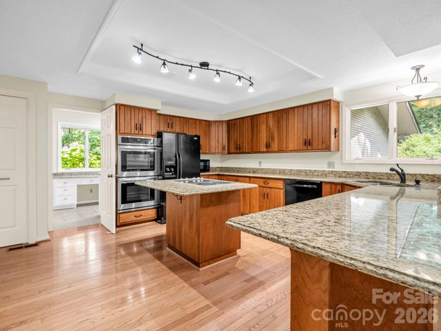 115 Woodhaven Drive, Hendersonville, NC 28739