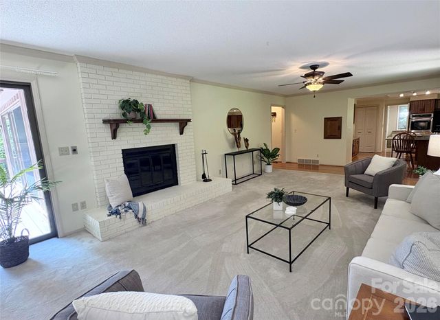 115 Woodhaven Drive, Hendersonville, NC 28739