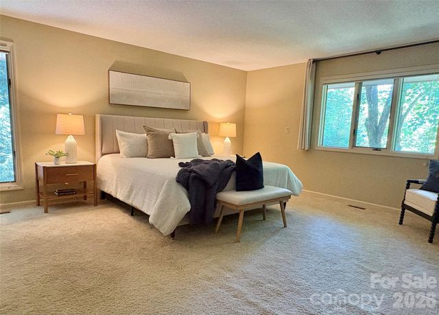 115 Woodhaven Drive, Hendersonville, NC 28739