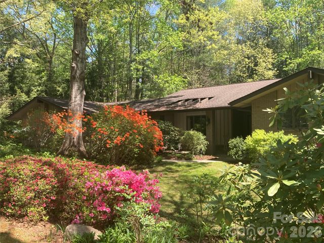 115 Woodhaven Drive, Hendersonville, NC 28739