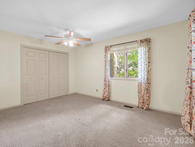 115 Woodhaven Drive, Hendersonville, NC 28739