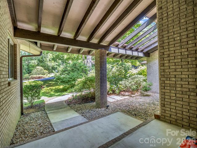 115 Woodhaven Drive, Hendersonville, NC 28739