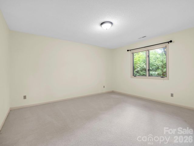 115 Woodhaven Drive, Hendersonville, NC 28739