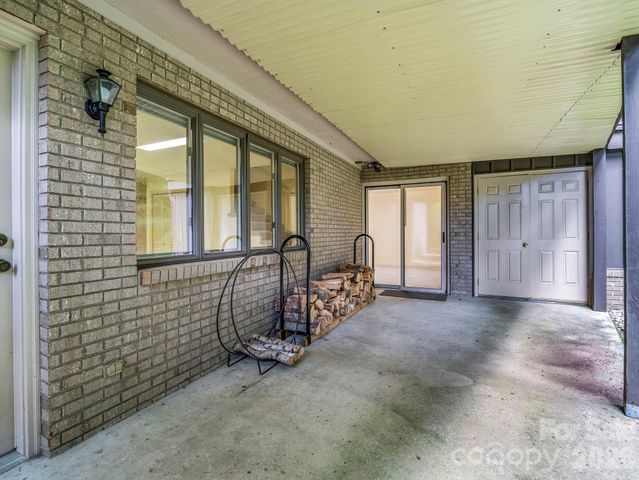 115 Woodhaven Drive, Hendersonville, NC 28739