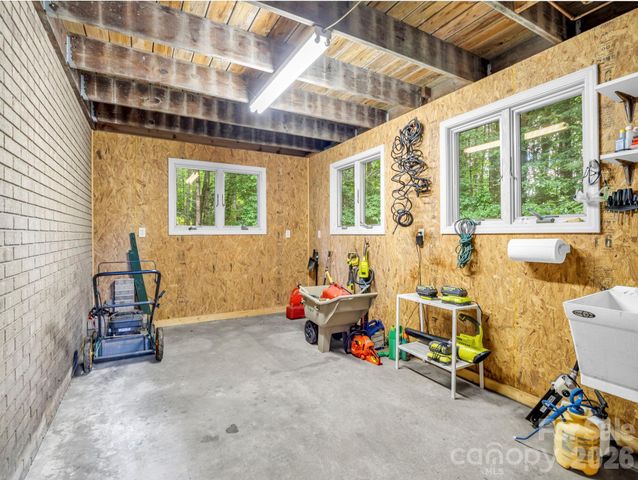 115 Woodhaven Drive, Hendersonville, NC 28739