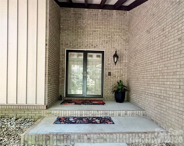 115 Woodhaven Drive, Hendersonville, NC 28739