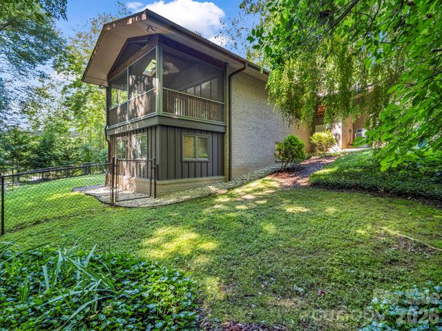 115 Woodhaven Drive, Hendersonville, NC 28739
