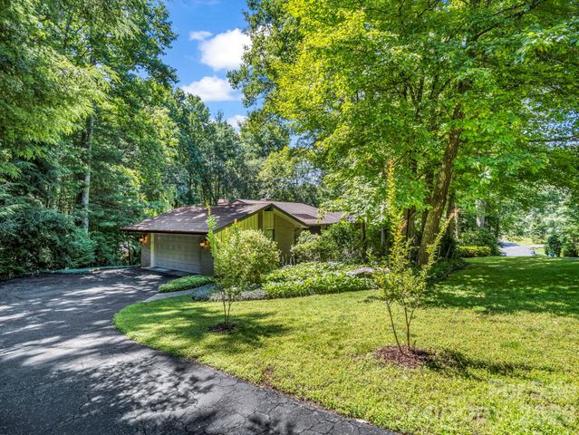 115 Woodhaven Drive, Hendersonville, NC 28739